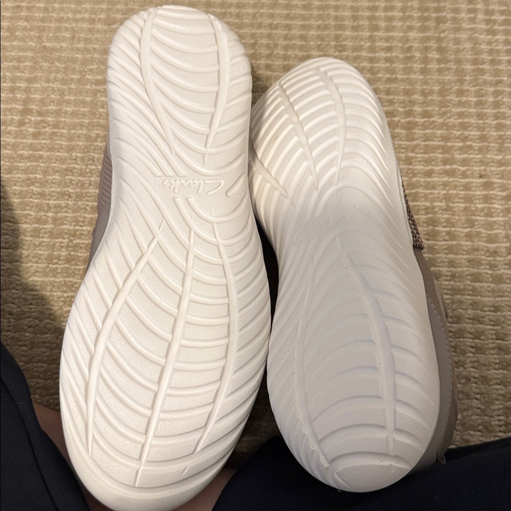 NWT cloud steppers by Clarks. Slip on sneakers with cushion, soft souls in Sz 10 - Picture 6 of 6